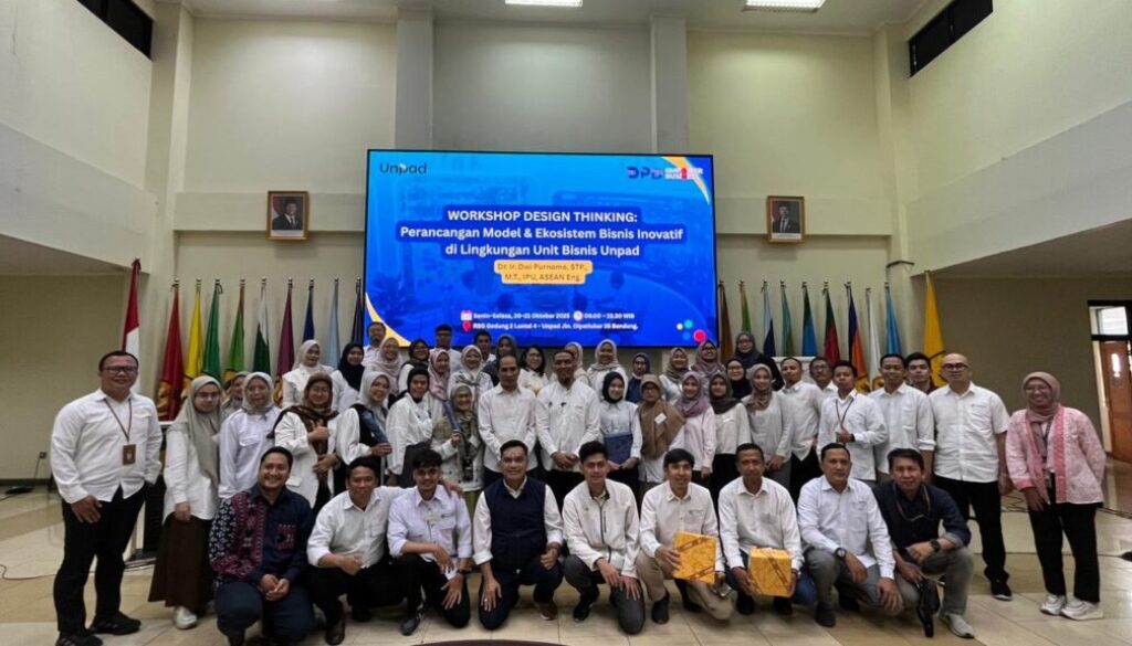 Foto Bersama Pak Dwi Purnomo - Direktorat Pengelolaan Bisnis (DPB) Unpad - Workshop Design Thinking Perancangan Model & Ekosistem Bisnis Inovatif di Lingkungan Unit Bisnis Unpad